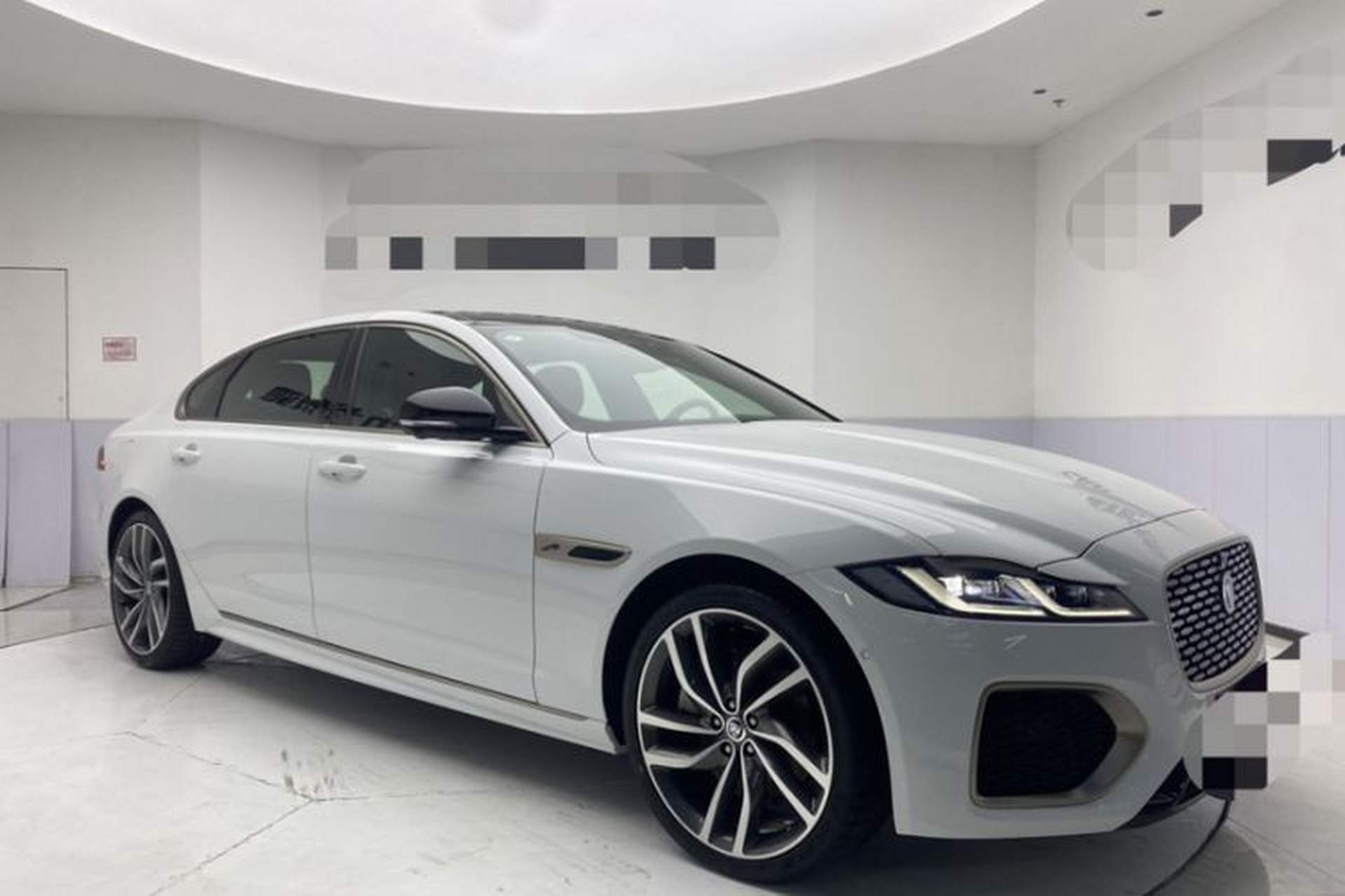 Used Jaguar XFL 2024 2.0T P300 Four-Wheel Drive Flagship Sport Gold Edition Exterior 2