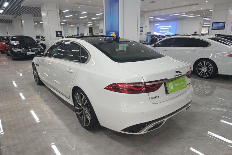 Used Jaguar XFL 2024 2.0T P300 Four-Wheel Drive Flagship Sport Gold Edition Exterior 2