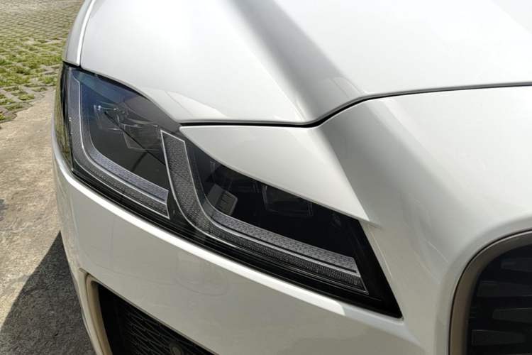 Used Jaguar XFL 2024 2.0T P300 Four-Wheel Drive Flagship Sport Gold Edition Exterior 3
