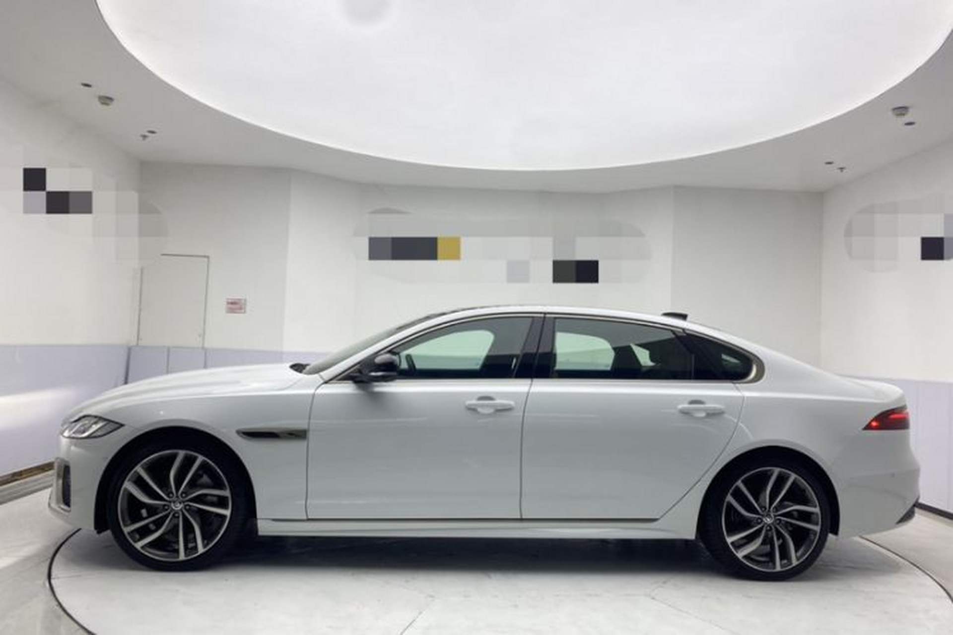 Used Jaguar XFL 2024 2.0T P300 Four-Wheel Drive Flagship Sport Gold Edition Exterior 3