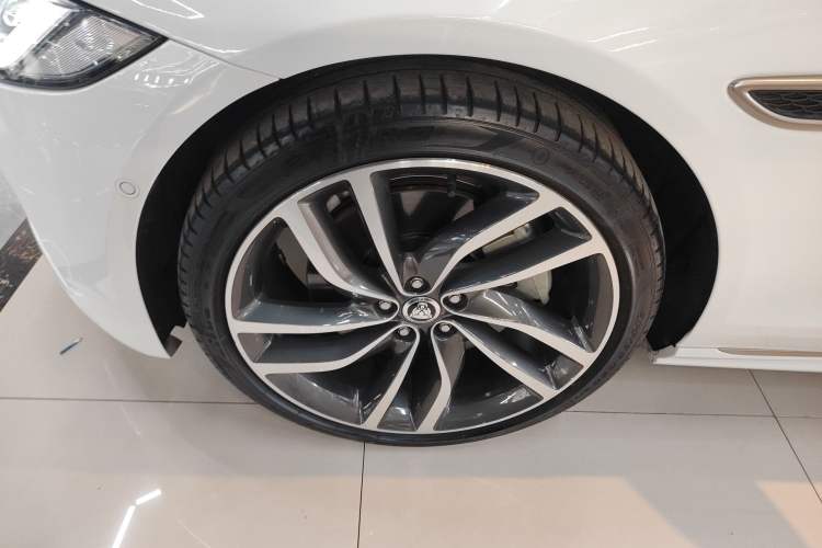 Used Jaguar XFL 2024 2.0T P300 Four-Wheel Drive Flagship Sport Gold Edition Exterior 4
