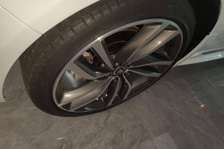 Used Jaguar XFL 2024 2.0T P300 Four-Wheel Drive Flagship Sport Gold Edition Exterior 5