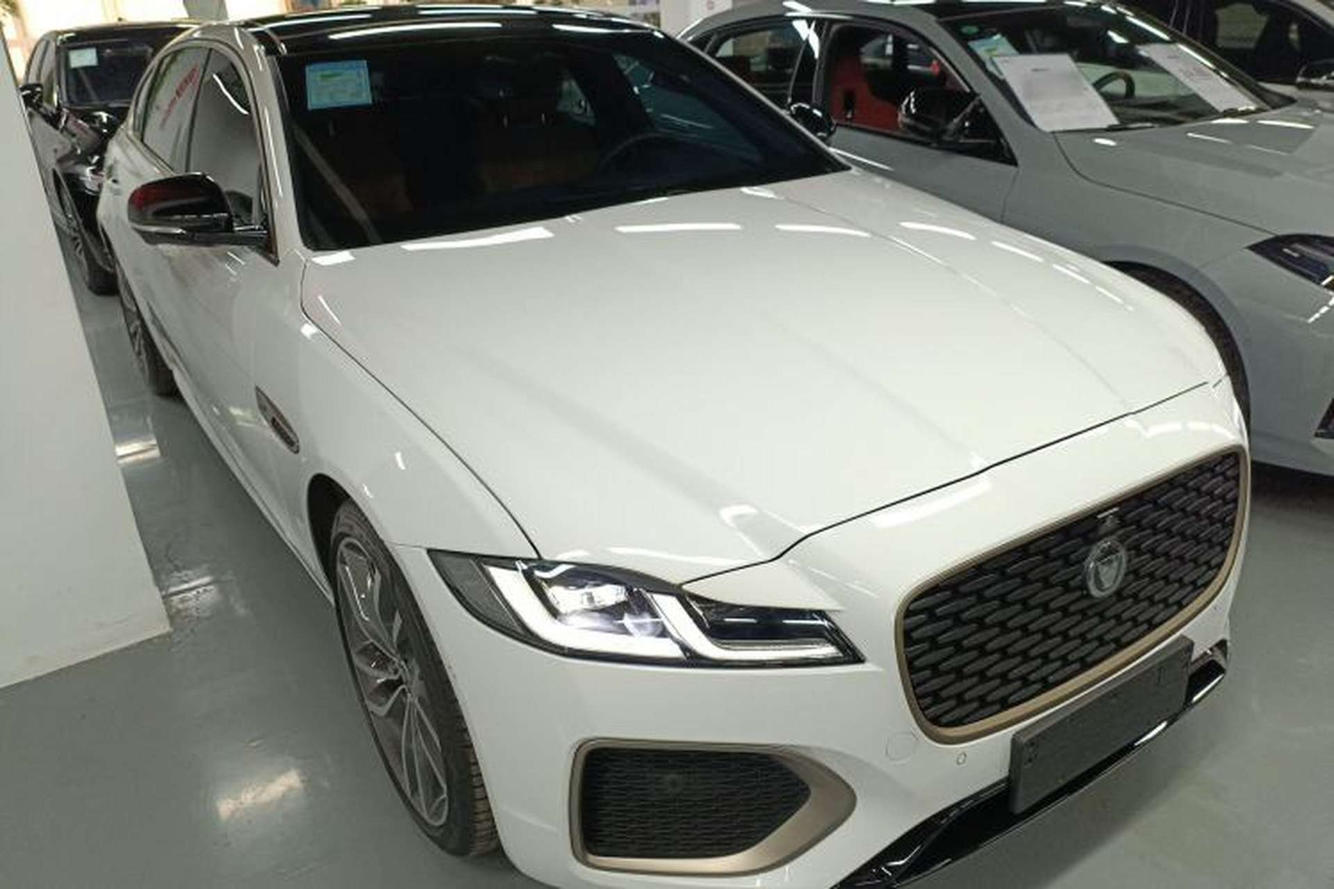 Used Jaguar XFL 2024 2.0T P300 Four-Wheel Drive Flagship Sport Gold Edition Front Right 45 Deg