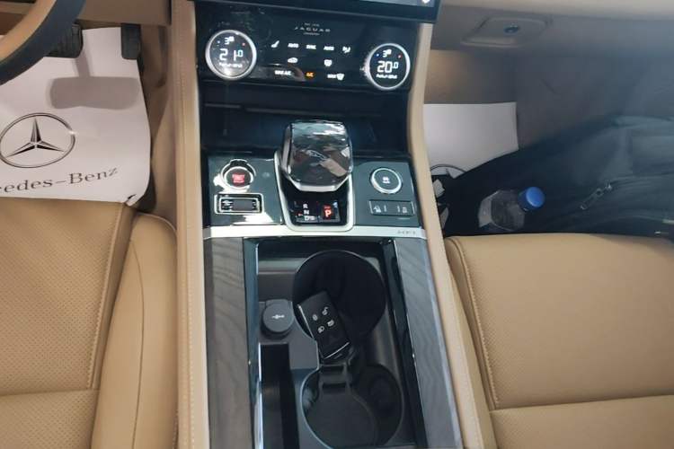 Used Jaguar XFL 2024 2.0T P250 Two-Wheel Drive Prestige Luxury Edition Gear Lever