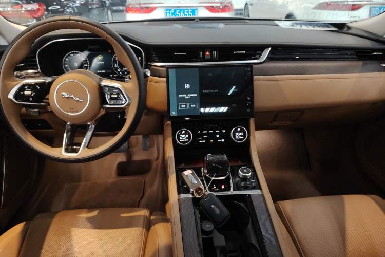 Used Jaguar XFL 2024 2.0T P250 Two-Wheel Drive Prestige Luxury Edition Gear Lever
