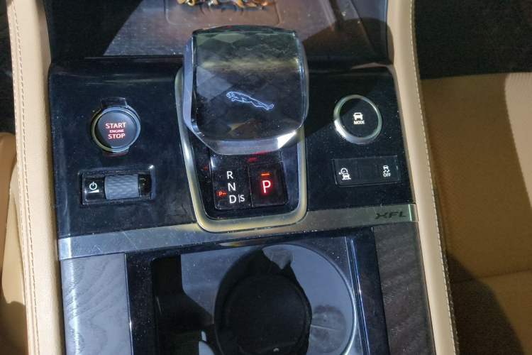 Used Jaguar XFL 2024 2.0T P250 Two-Wheel Drive Prestige Luxury Edition Gear Lever