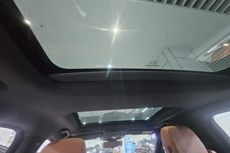 Used Jaguar XFL 2024 2.0T P300 Four-Wheel Drive Flagship Sport Gold Edition Headliner