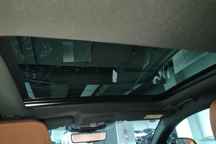 Used Jaguar XFL 2024 2.0T P300 Four-Wheel Drive Flagship Sport Gold Edition Headliner
