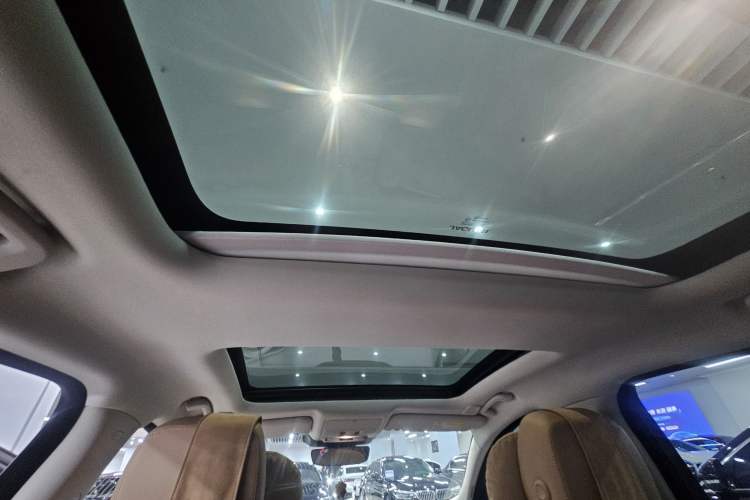 Used Jaguar XFL 2024 2.0T P250 Two-Wheel Drive Prestige Luxury Edition Headliner