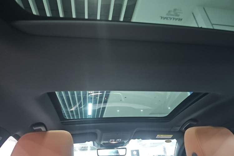 Used Jaguar XFL 2024 2.0T P300 Four-Wheel Drive Flagship Sport Gold Edition Headliner