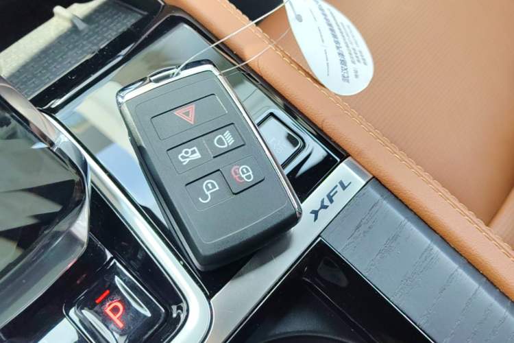 Used Jaguar XFL 2024 2.0T P300 Four-Wheel Drive Flagship Sport Gold Edition Interior 1