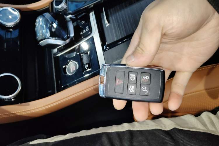 Used Jaguar XFL 2024 2.0T P300 Four-Wheel Drive Flagship Sport Gold Edition Interior 1