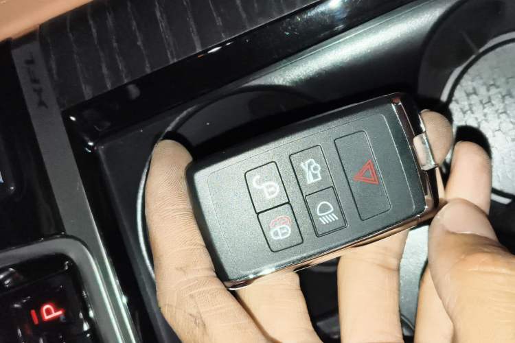 Used Jaguar XFL 2024 2.0T P300 Four-Wheel Drive Flagship Sport Gold Edition Interior 1