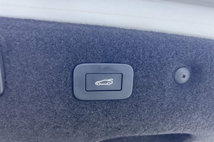 Used Jaguar XFL 2024 2.0T P250 Two-Wheel Drive Prestige Luxury Edition Interior 1