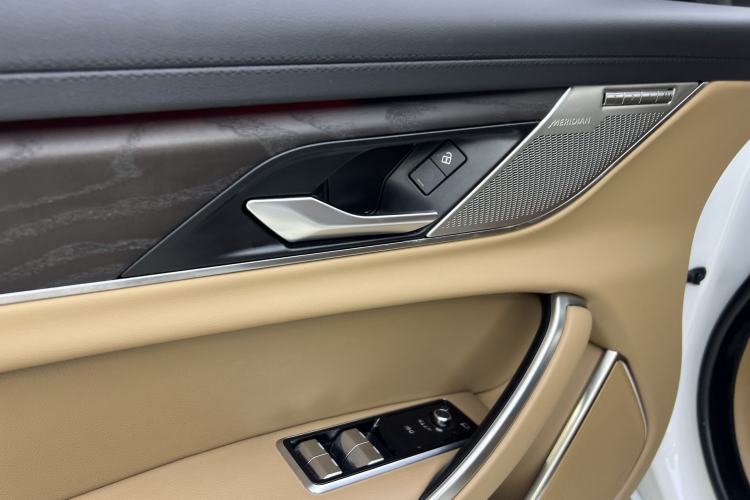 Used Jaguar XFL 2024 2.0T P250 Two-Wheel Drive Prestige Luxury Edition Interior 12