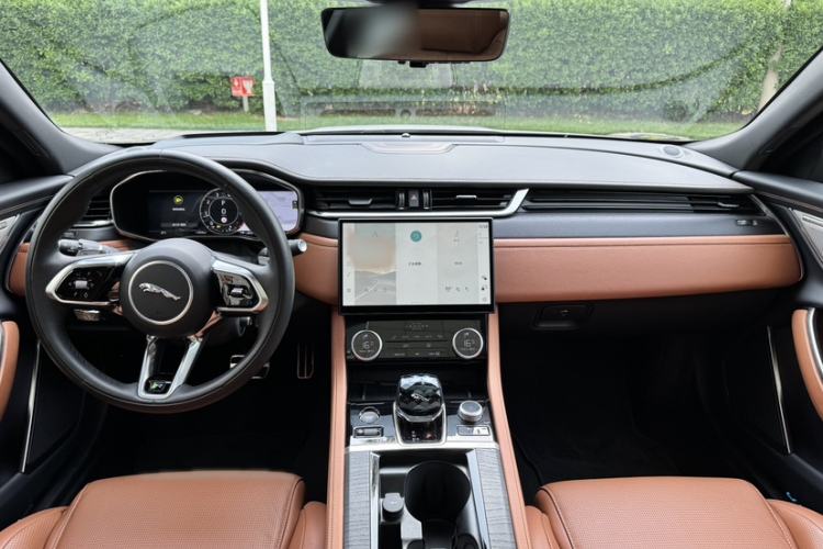 Used Jaguar XFL 2024 2.0T P300 Four-Wheel Drive Flagship Sport Gold Edition Interior 2