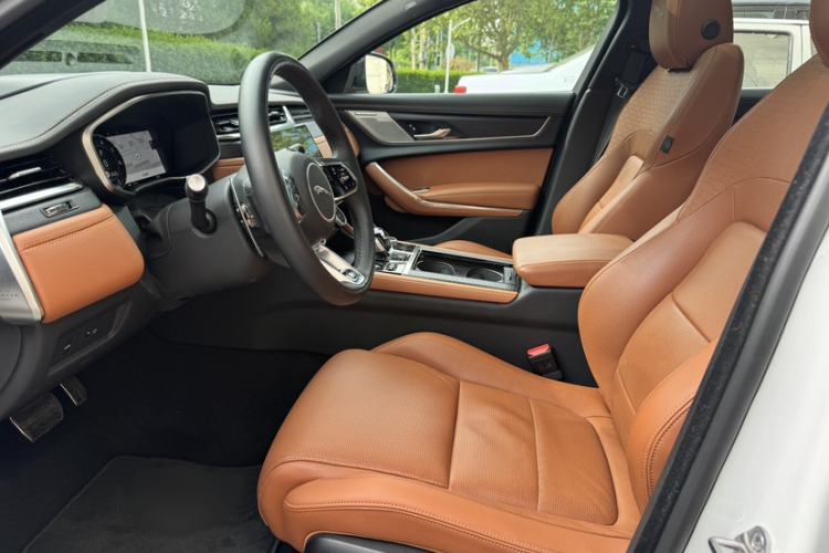 Used Jaguar XFL 2024 2.0T P300 Four-Wheel Drive Flagship Sport Gold Edition Interior 6
