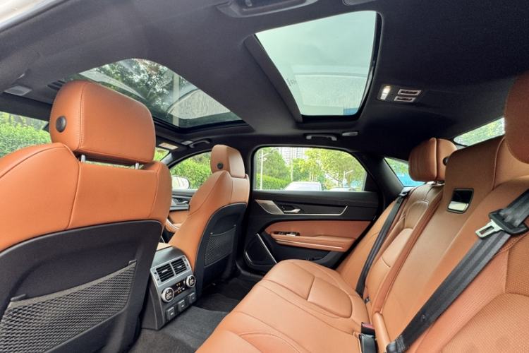 Used Jaguar XFL 2024 2.0T P300 Four-Wheel Drive Flagship Sport Gold Edition Interior 7