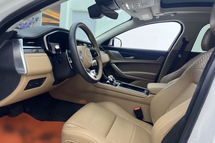 Used Jaguar XFL 2024 2.0T P250 Two-Wheel Drive Prestige Luxury Edition Interior 7