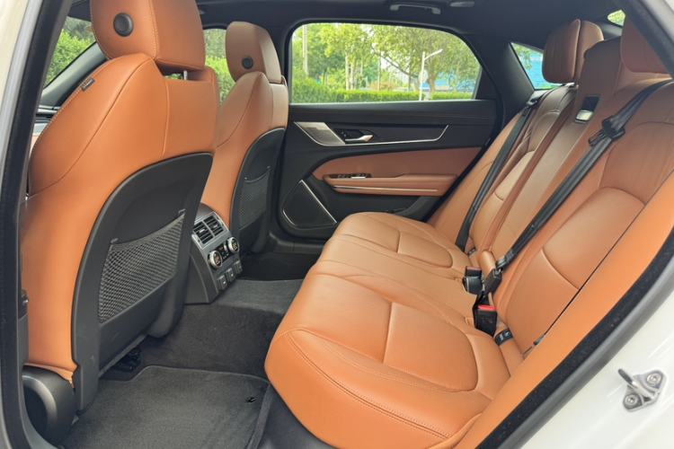 Used Jaguar XFL 2024 2.0T P300 Four-Wheel Drive Flagship Sport Gold Edition Interior 8