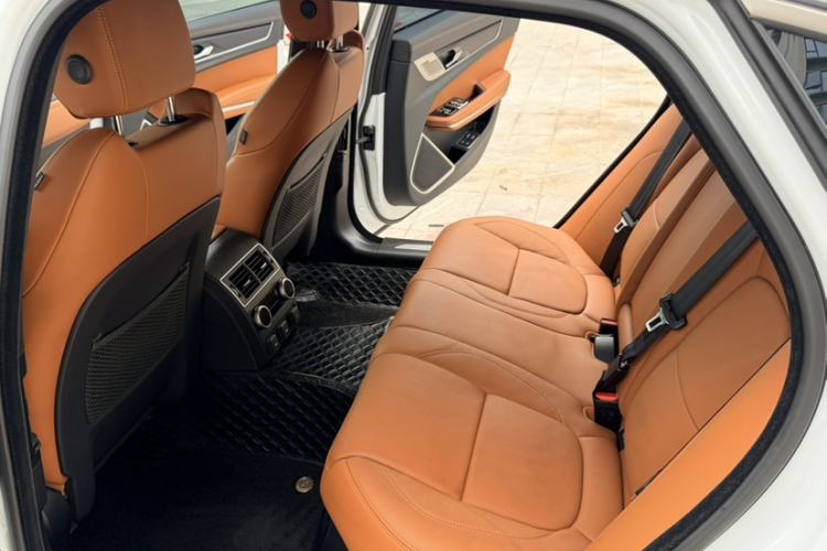 Used Jaguar XFL 2024 2.0T P300 Four-Wheel Drive Flagship Sport Gold Edition Interior 8