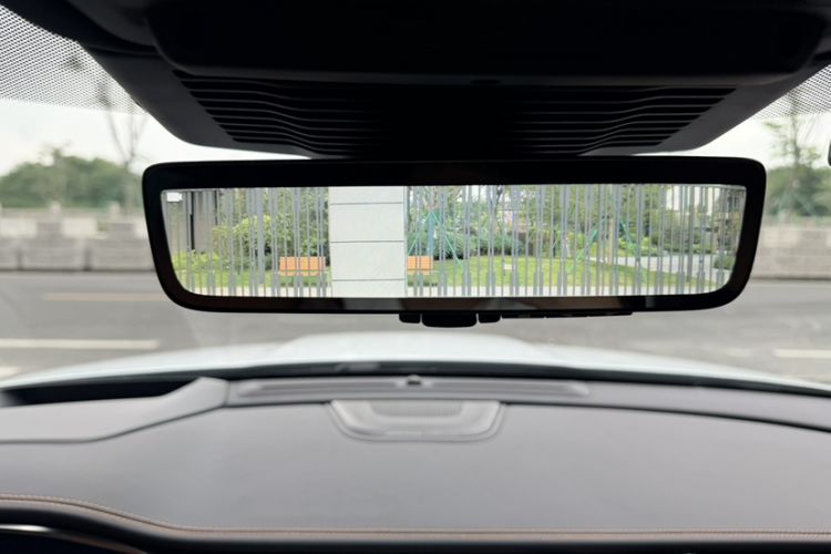 Used Jaguar XFL 2024 2.0T P300 Four-Wheel Drive Flagship Sport Gold Edition Interior 9