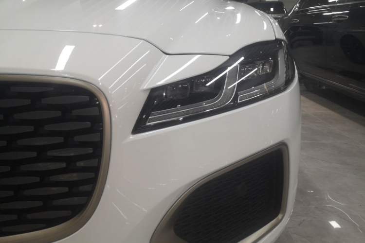 Used Jaguar XFL 2024 2.0T P300 Four-Wheel Drive Flagship Sport Gold Edition Left Front Headlight