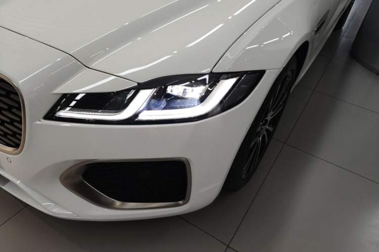 Used Jaguar XFL 2024 2.0T P250 Two-Wheel Drive Prestige Luxury Edition Left Front Headlight