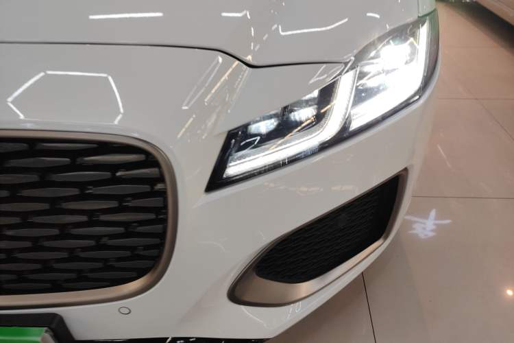 Used Jaguar XFL 2024 2.0T P300 Four-Wheel Drive Flagship Sport Gold Edition Left Front Headlight