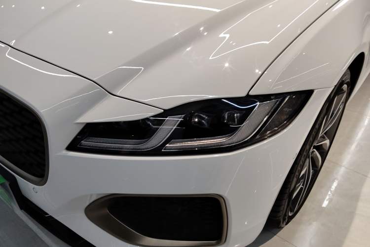 Used Jaguar XFL 2024 2.0T P300 Four-Wheel Drive Flagship Sport Gold Edition Left Front Headlight