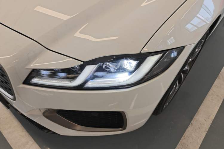 Used Jaguar XFL 2024 2.0T P300 Four-Wheel Drive Flagship Sport Gold Edition Left Front Headlight