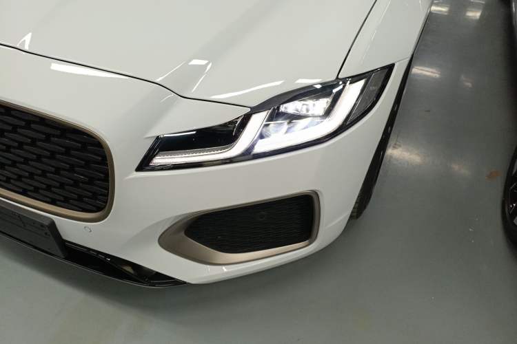 Used Jaguar XFL 2024 2.0T P300 Four-Wheel Drive Flagship Sport Gold Edition Left Front Headlight