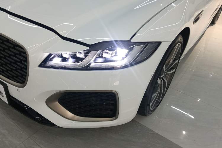Used Jaguar XFL 2024 2.0T P300 Four-Wheel Drive Flagship Sport Gold Edition Left Front Headlight