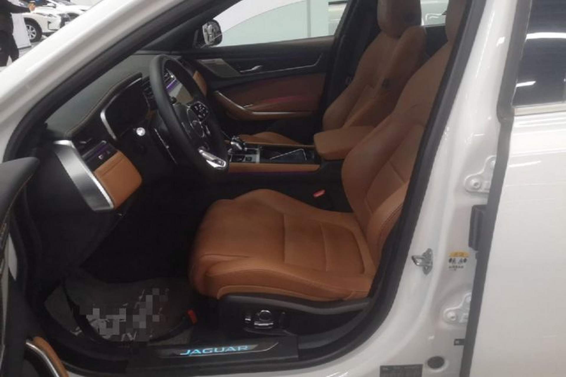 Used Jaguar XFL 2024 2.0T P300 Four-Wheel Drive Flagship Sport Gold Edition Left Front Seat