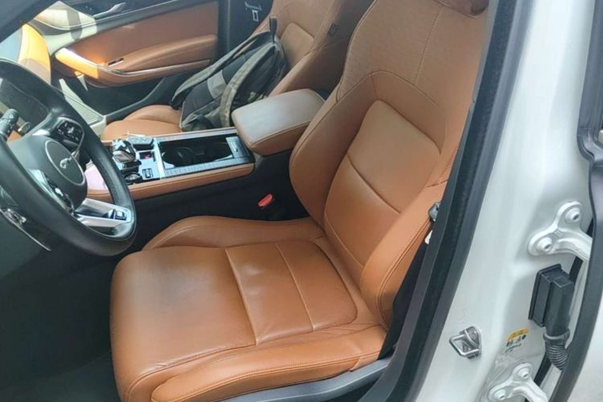 Used Jaguar XFL 2024 2.0T P300 Four-Wheel Drive Flagship Sport Gold Edition Left Front Seat