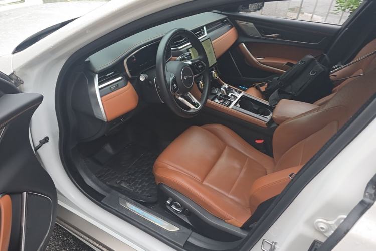 Used Jaguar XFL 2024 2.0T P300 Four-Wheel Drive Flagship Sport Gold Edition Left Front Seat