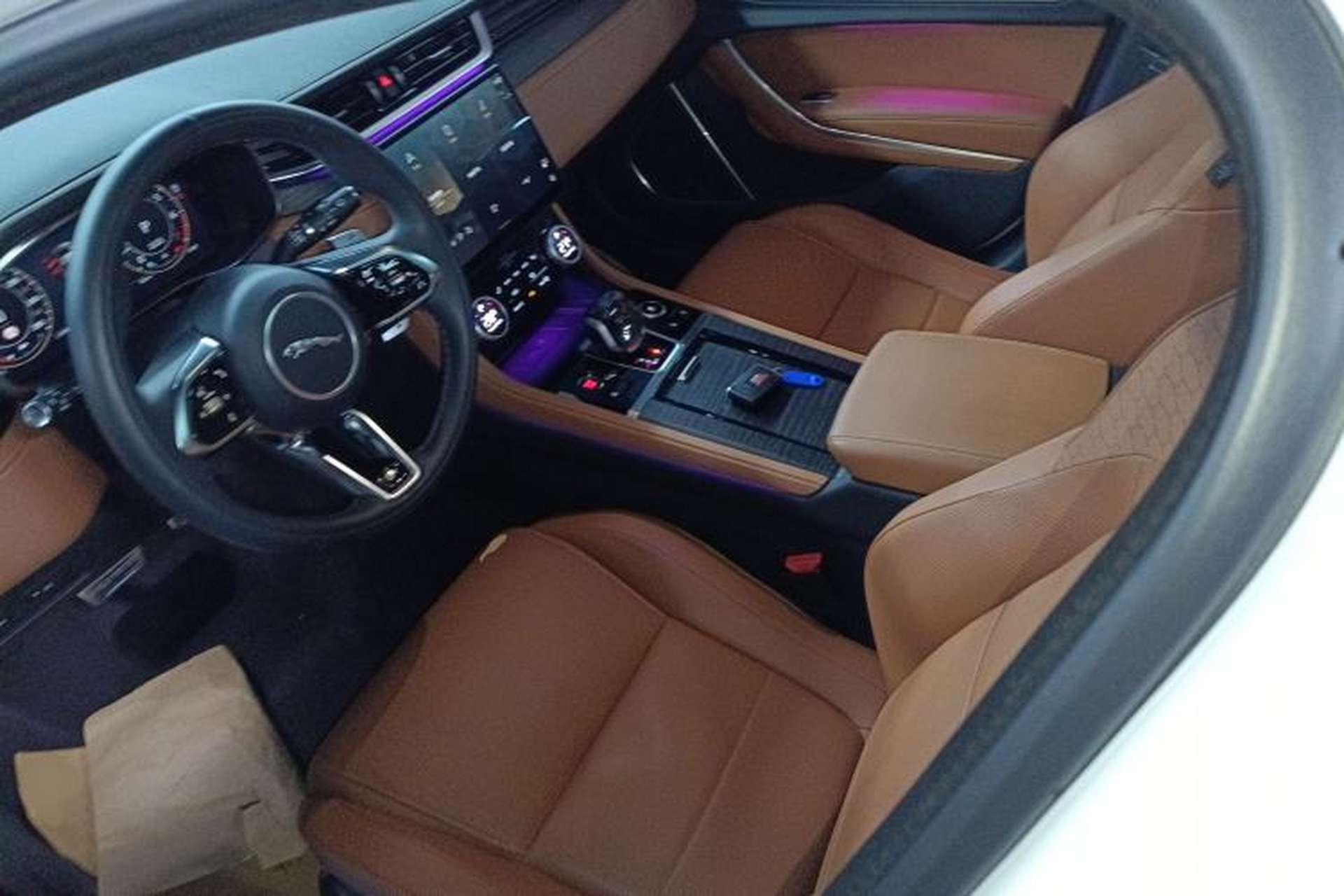 Used Jaguar XFL 2024 2.0T P300 Four-Wheel Drive Flagship Sport Gold Edition Left Front Seat
