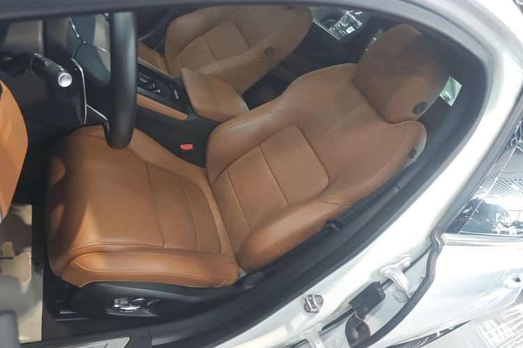 Used Jaguar XFL 2024 2.0T P300 Four-Wheel Drive Flagship Sport Gold Edition Left Front Seat