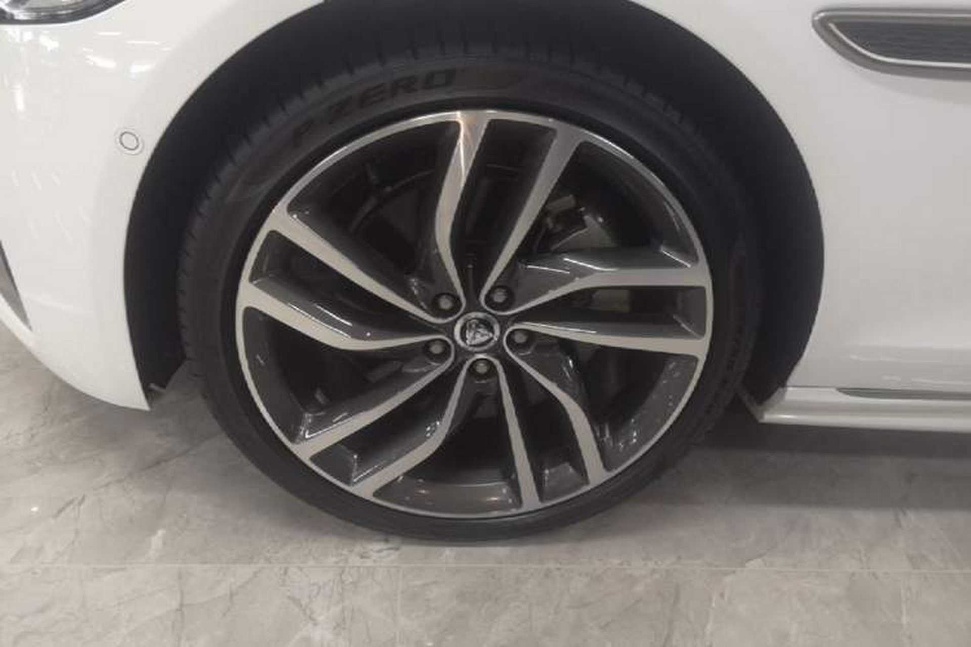 Used Jaguar XFL 2024 2.0T P300 Four-Wheel Drive Flagship Sport Gold Edition Left Front Wheel Hub