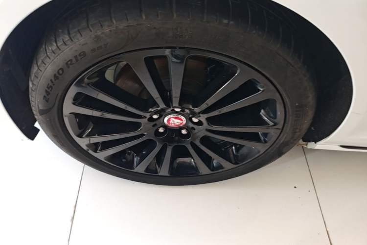 Used Jaguar XFL 2024 2.0T P250 Two-Wheel Drive Prestige Luxury Edition Left Front Wheel Hub