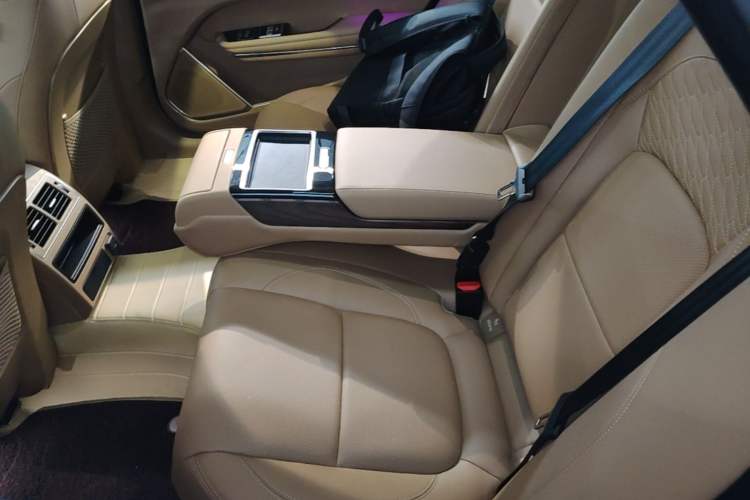Used Jaguar XFL 2024 2.0T P250 Two-Wheel Drive Prestige Luxury Edition Left Rear Seat