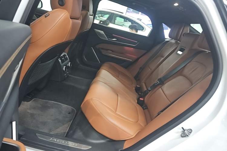 Used Jaguar XFL 2024 2.0T P300 Four-Wheel Drive Flagship Sport Gold Edition Left Rear Seat