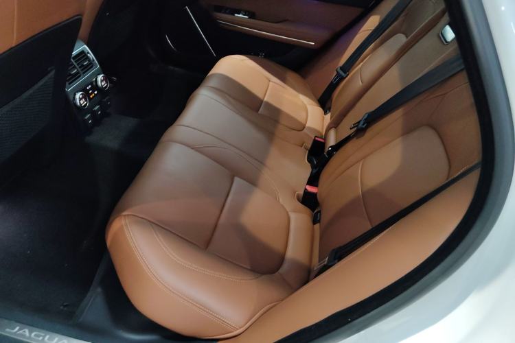 Used Jaguar XFL 2024 2.0T P300 Four-Wheel Drive Flagship Sport Gold Edition Left Rear Seat