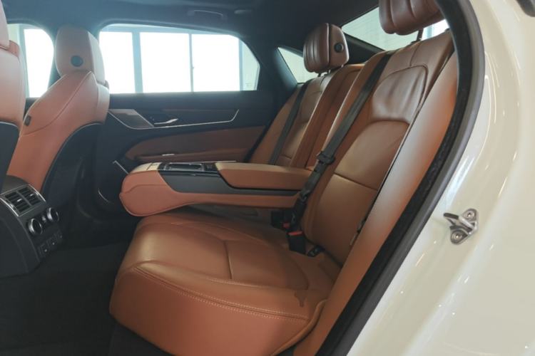 Used Jaguar XFL 2024 2.0T P300 Four-Wheel Drive Flagship Sport Gold Edition Left Rear Seat