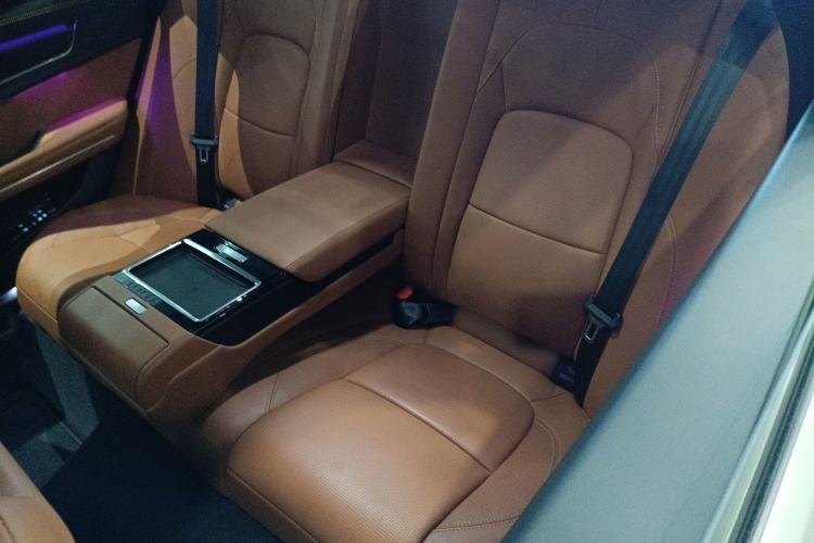 Used Jaguar XFL 2024 2.0T P300 Four-Wheel Drive Flagship Sport Gold Edition Left Rear Seat