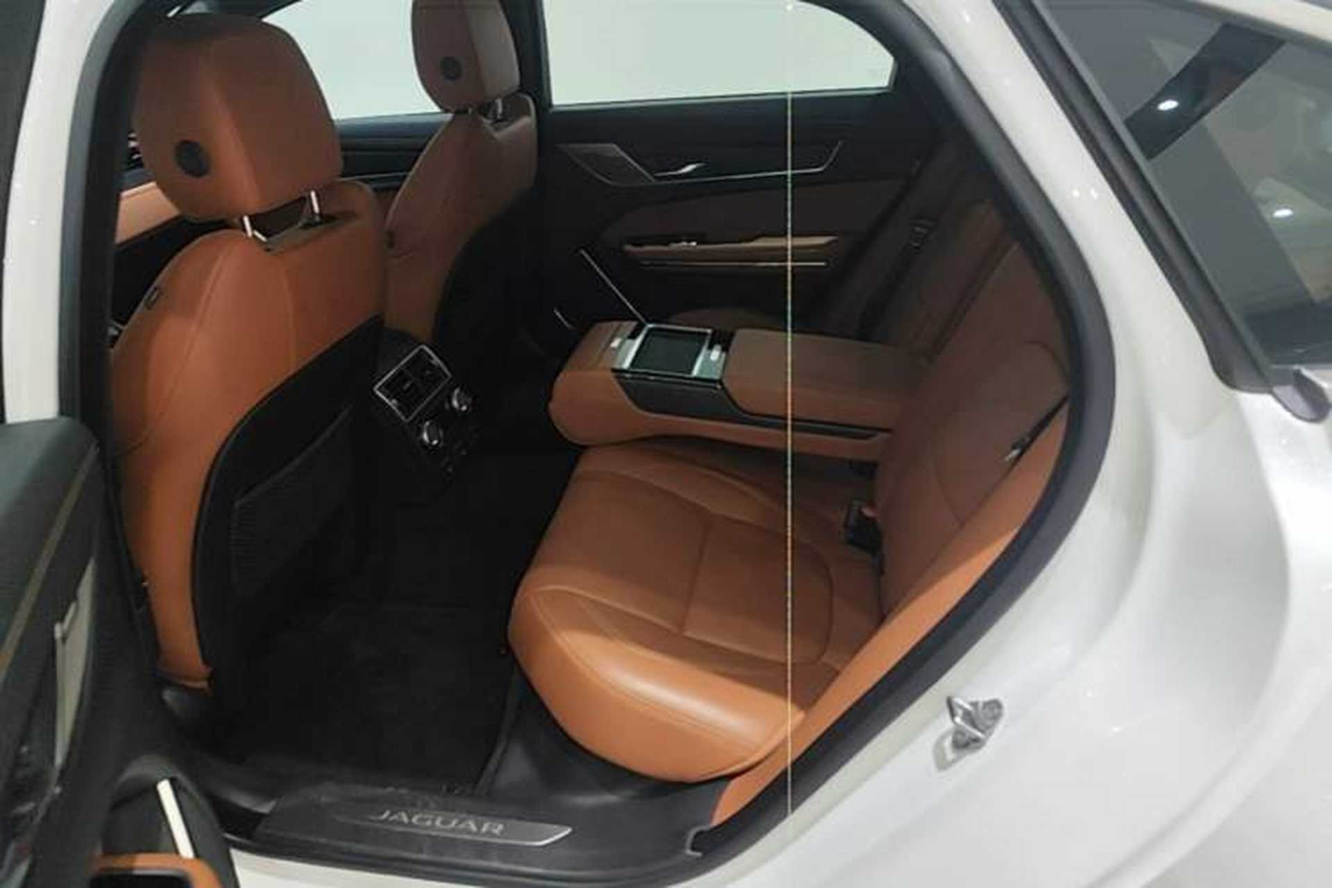 Used Jaguar XFL 2024 2.0T P300 Four-Wheel Drive Flagship Sport Gold Edition Left Rear Seat