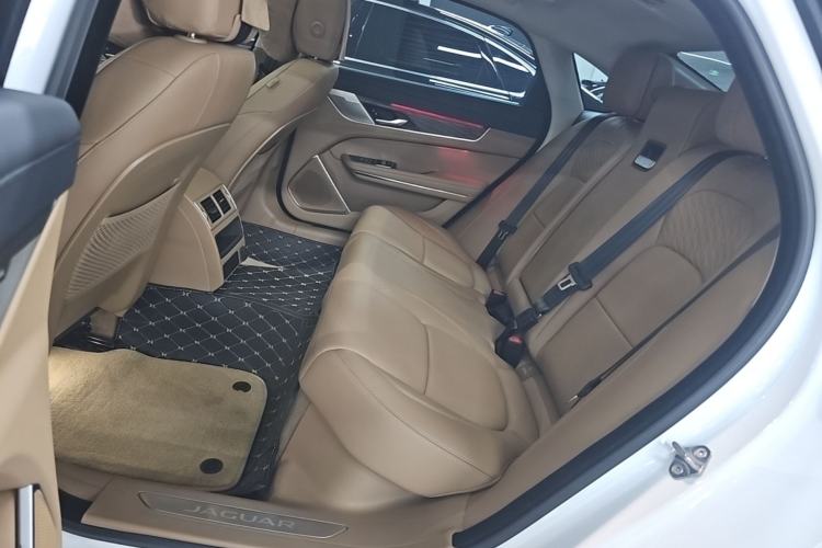 Used Jaguar XFL 2024 2.0T P250 Two-Wheel Drive Prestige Luxury Edition Left Rear Seat