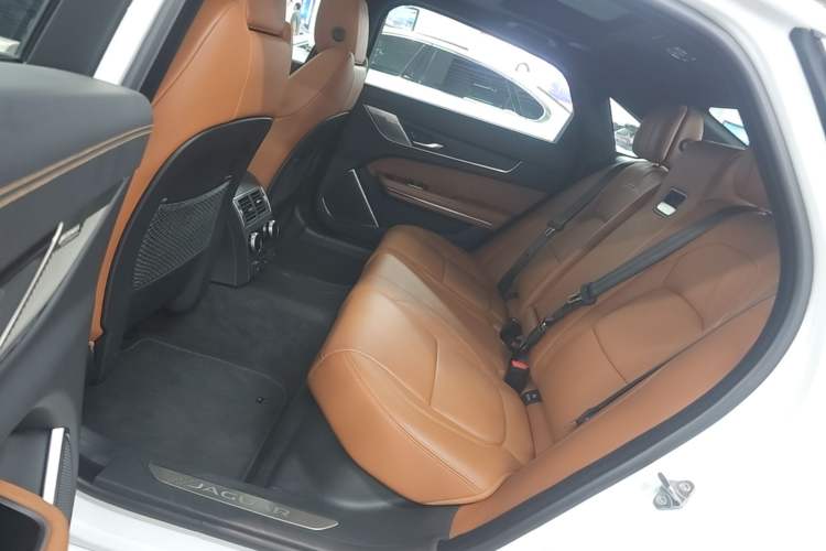 Used Jaguar XFL 2024 2.0T P300 Four-Wheel Drive Flagship Sport Gold Edition Left Rear Seat