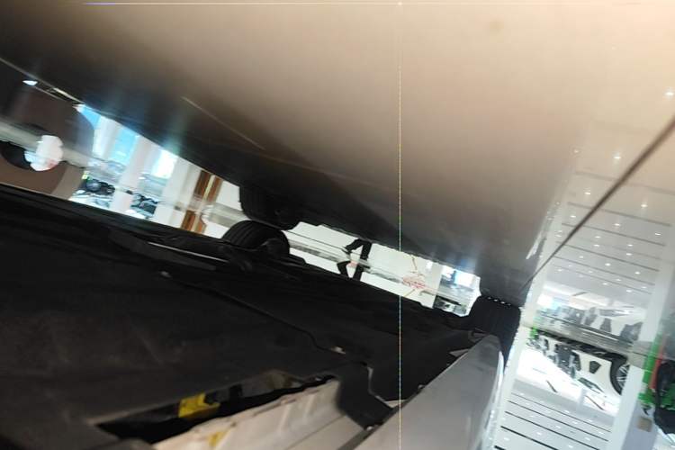 Used Jaguar XFL 2024 2.0T P300 Four-Wheel Drive Flagship Sport Gold Edition Left Side Sill