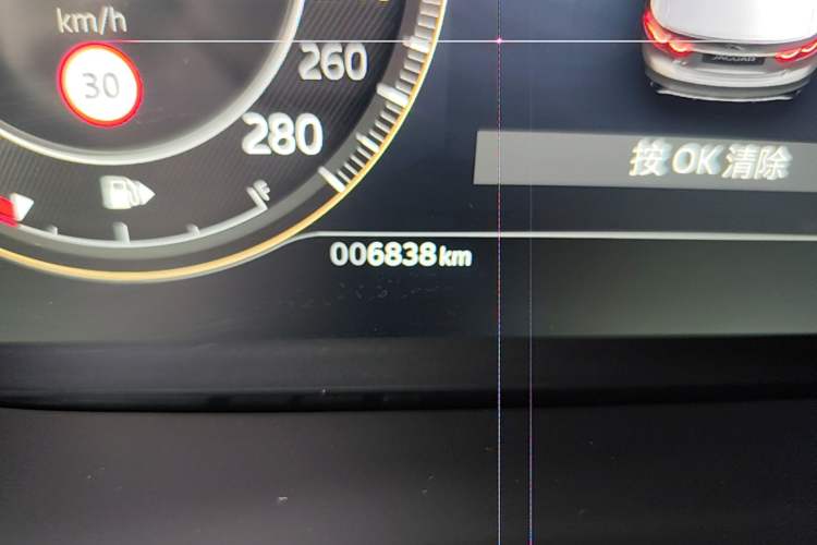 Used Jaguar XFL 2024 2.0T P300 Four-Wheel Drive Flagship Sport Gold Edition Odometer Close Up